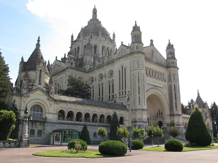 Lisieux/immobilier/CENTURY21 CL Immobilier/Lisieux normandie basilique sainte thérèse